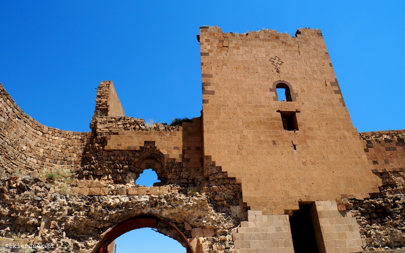 Zwiedzanie ruin miasta Ani - mury obronne - Piąty Kierunek01
